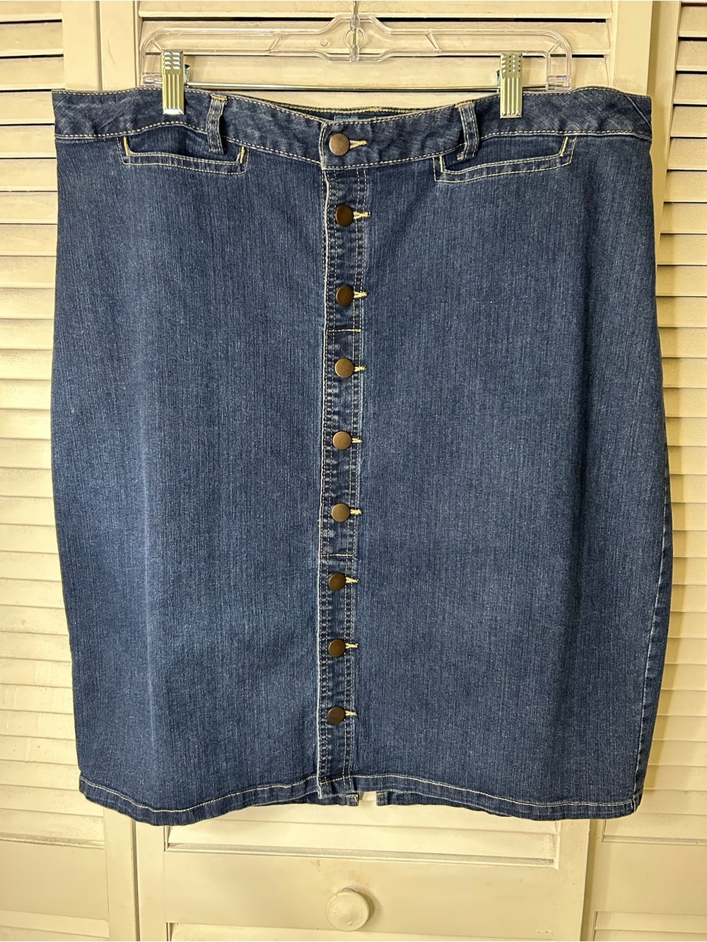 Avenue‎ Classic Button-Front Denim Skirt - Size 16